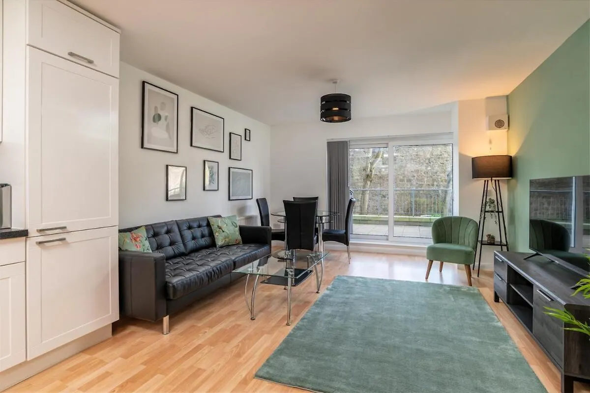 Apartment Queens Crescent - Stylish Retreat And Tranquil Aberdeen