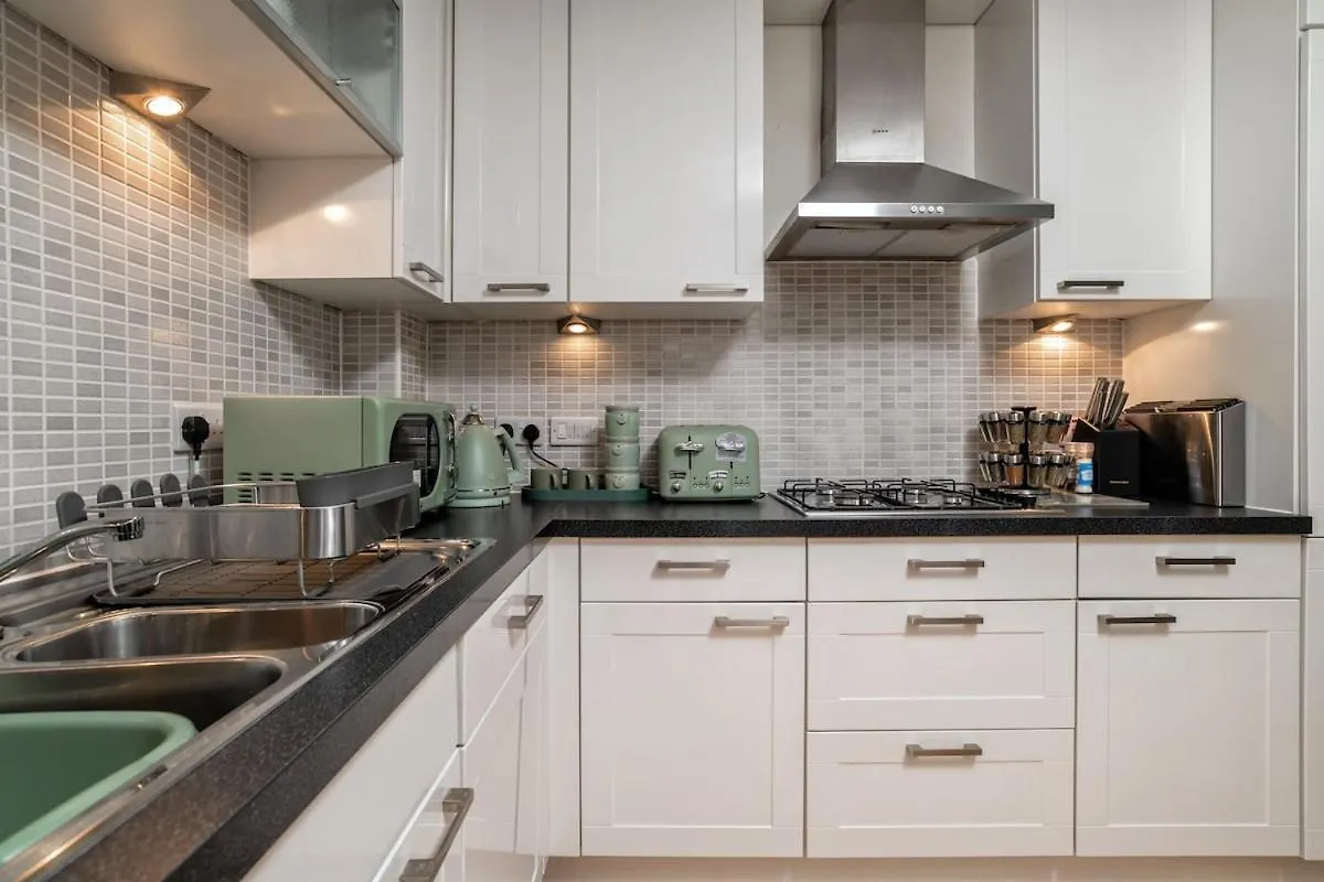Apartment Queens Crescent - Stylish Retreat And Tranquil Aberdeen