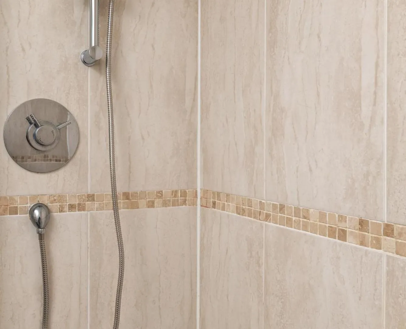 Apartment Queens Crescent - Stylish Retreat And Tranquil Aberdeen