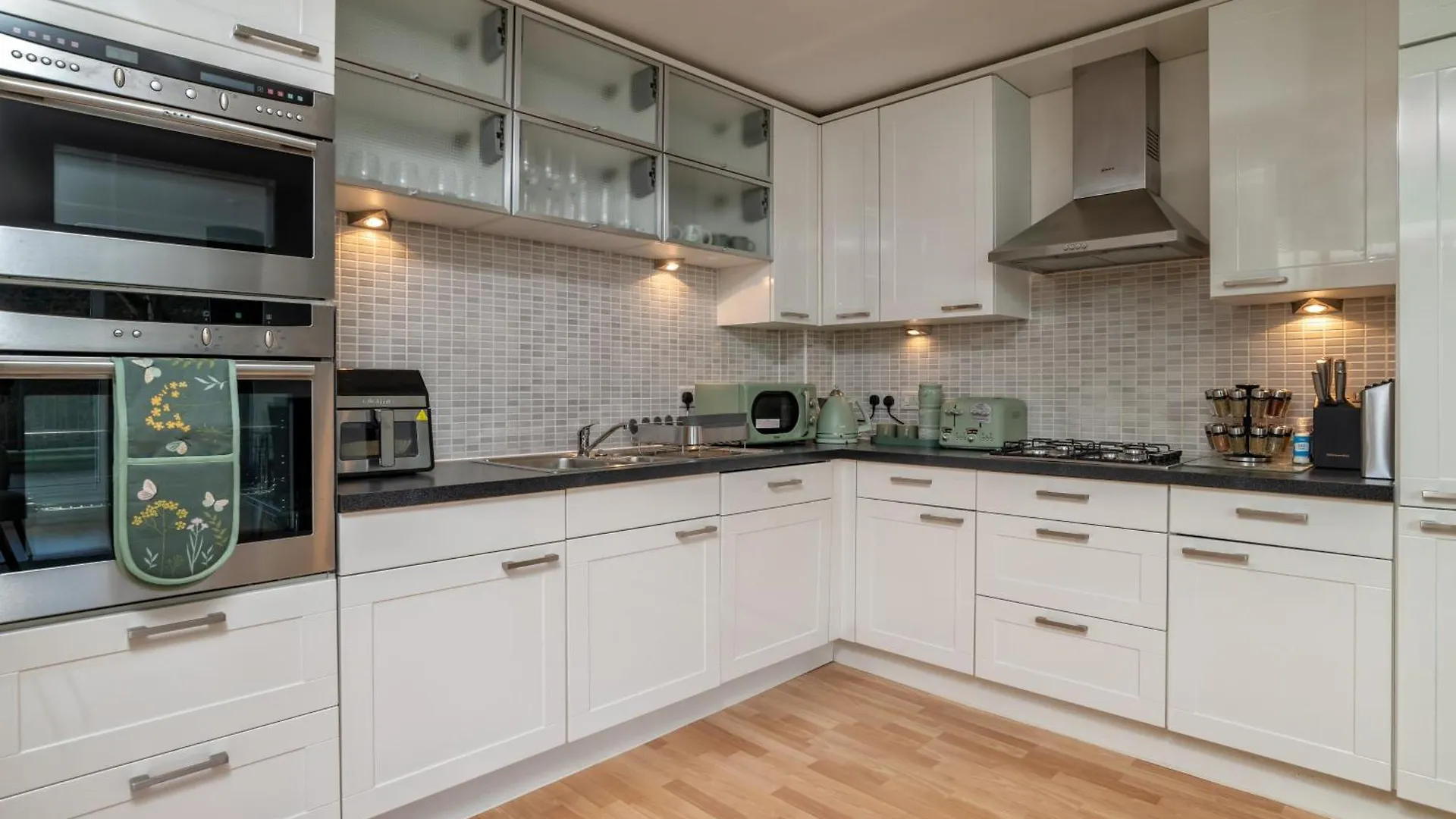Queens Crescent - Stylish Retreat And Tranquil Aberdeen Apartment