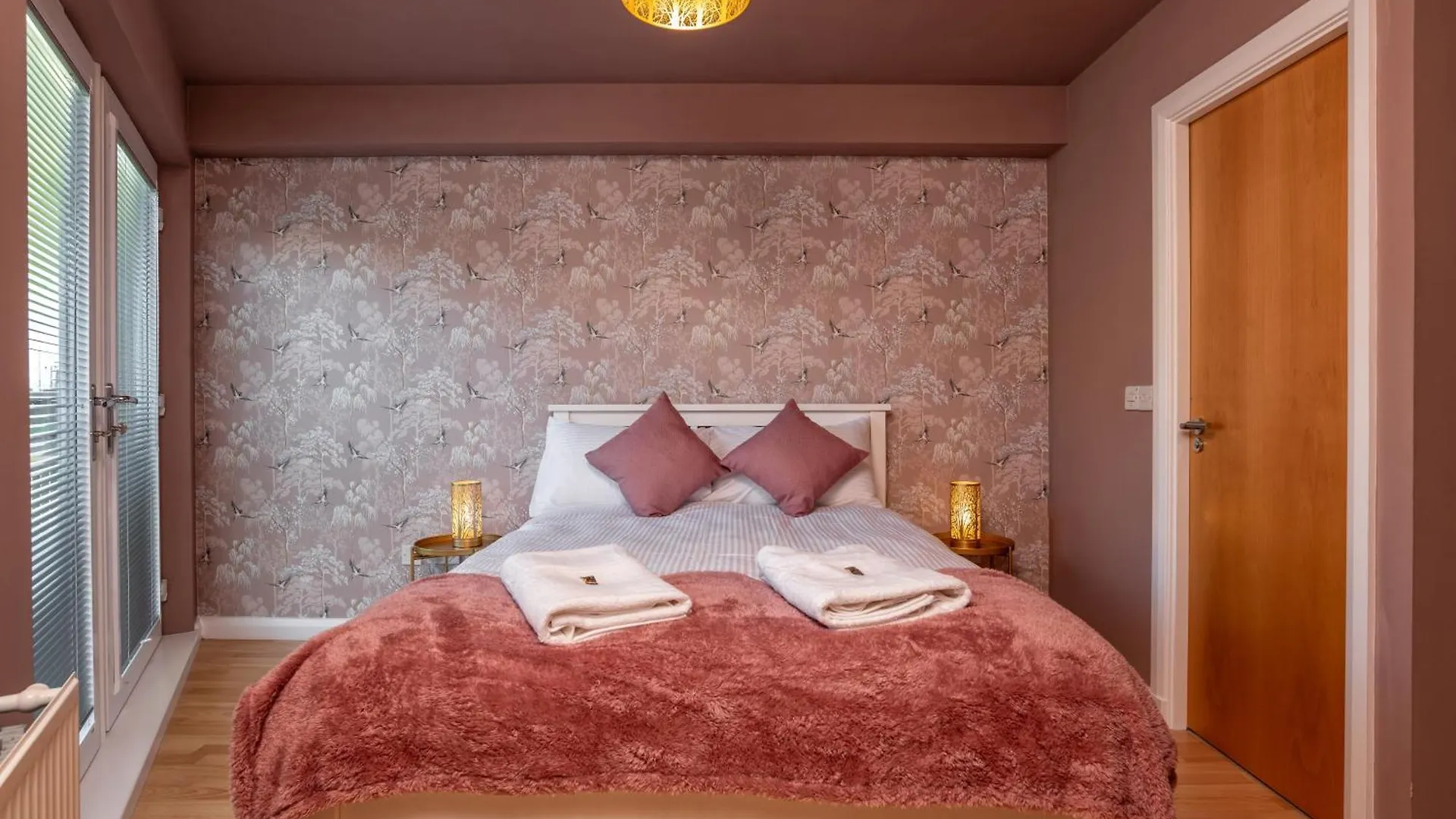 Apartment Queens Crescent - Stylish Retreat And Tranquil Aberdeen