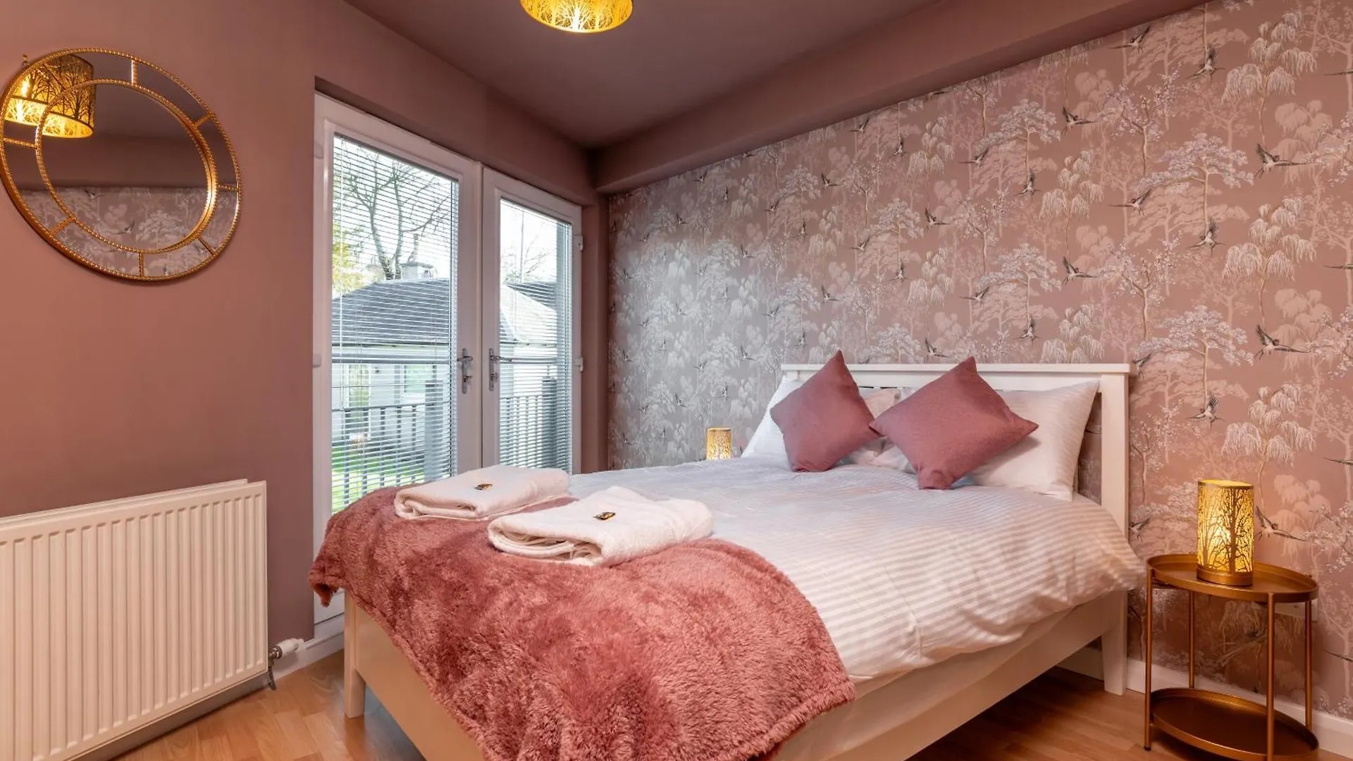 Queens Crescent - Stylish Retreat And Tranquil Aberdeen Apartment