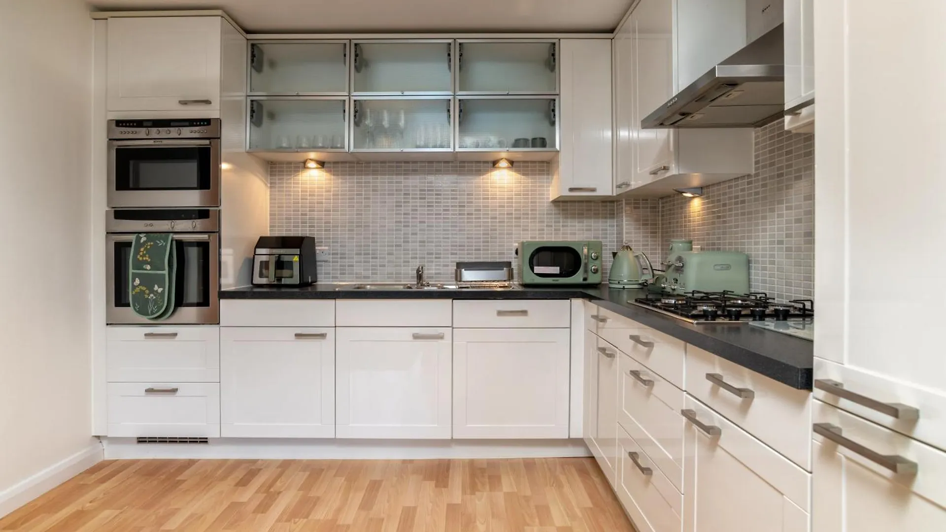Apartment Queens Crescent - Stylish Retreat And Tranquil Aberdeen