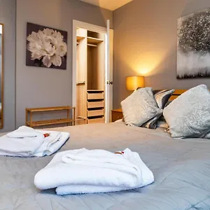 Modern Free Parking Apartment