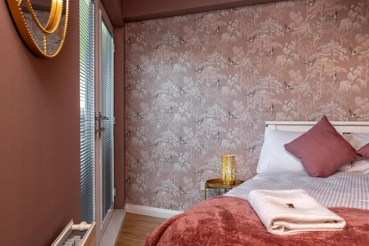 Queens Crescent - Stylish Retreat And Tranquil Aberdeen Apartment